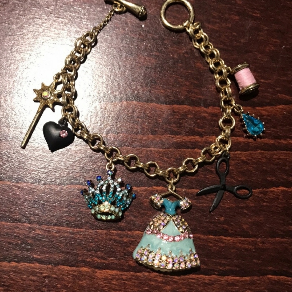 NWOT BETSEY JOHNSON Cinderella Charm Bracelet
